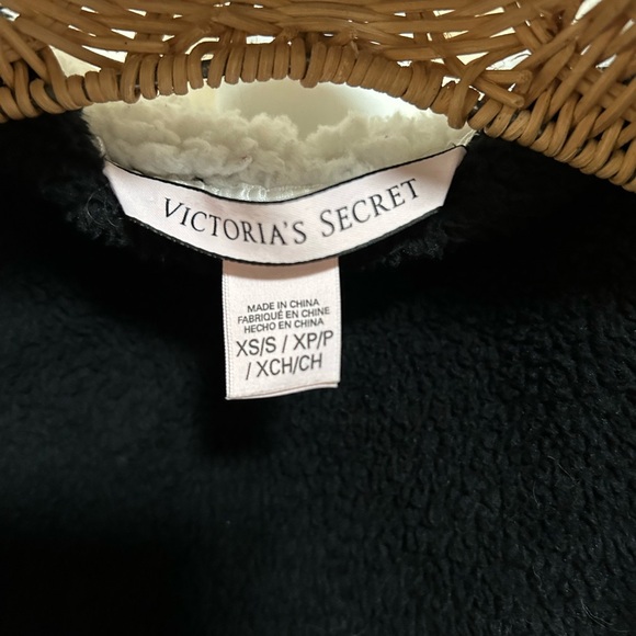 Victoria Secret Soft Comfy Robe - Picture 4 of 9